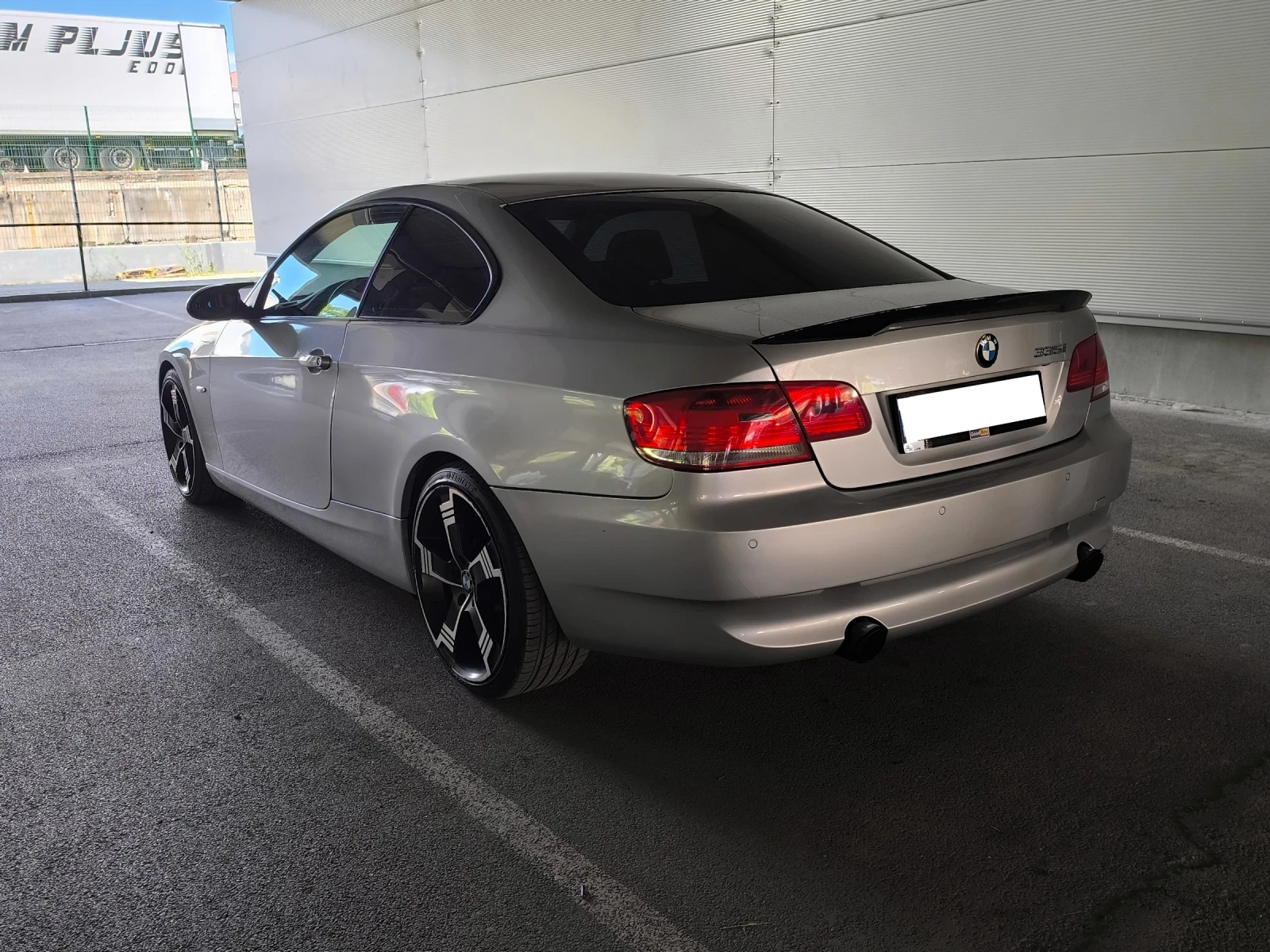 BMW 335 I Comfort Access | Червена кожа | Adaptive Xenon, снимка 2 - Автомобили и джипове - 55014354