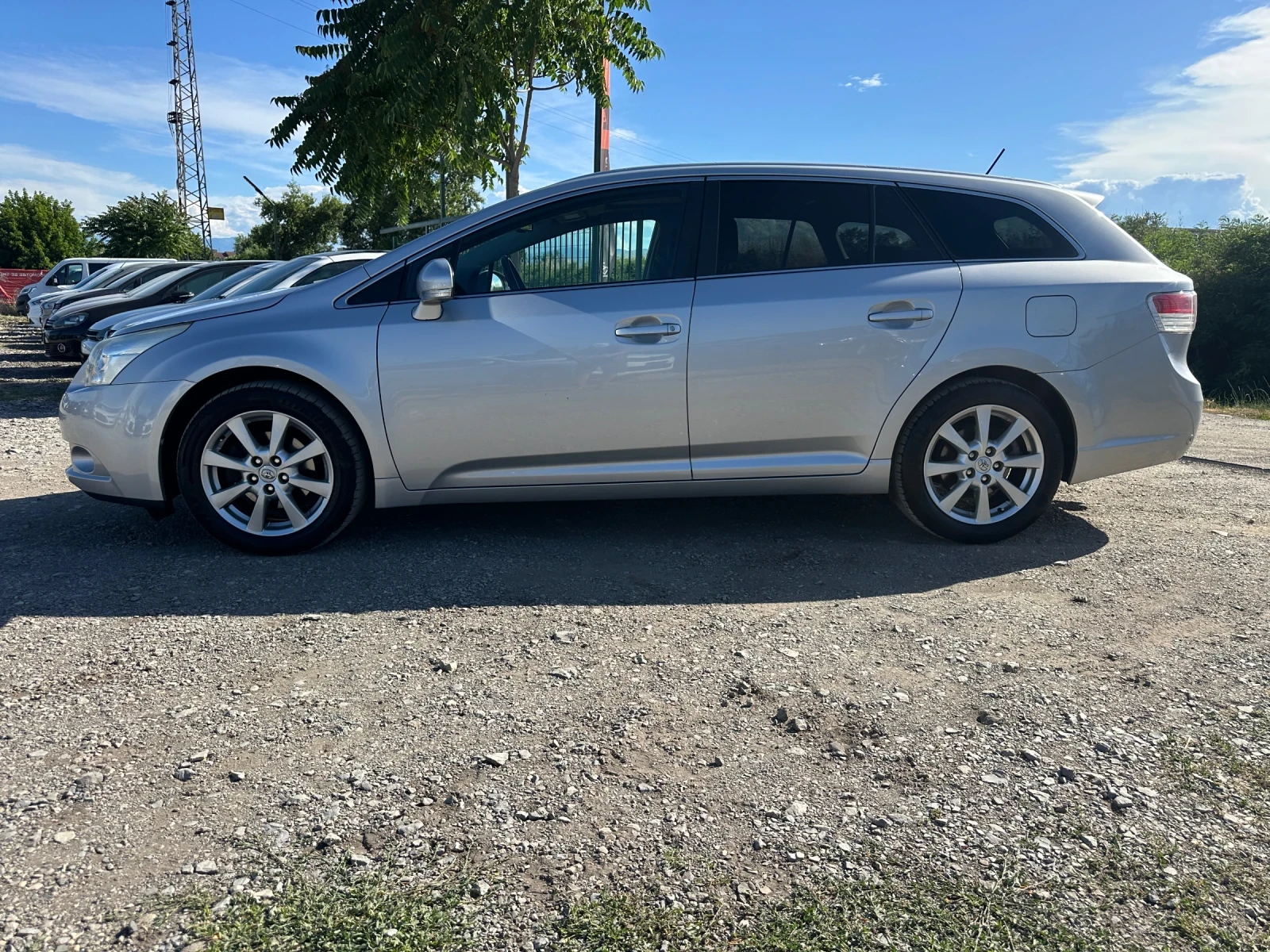 Toyota Avensis 2.0-Buisness-Edition+ CarPlay+ КАМЕРА-1Г-Гаранция, снимка 2 - Автомобили и джипове - 55228982