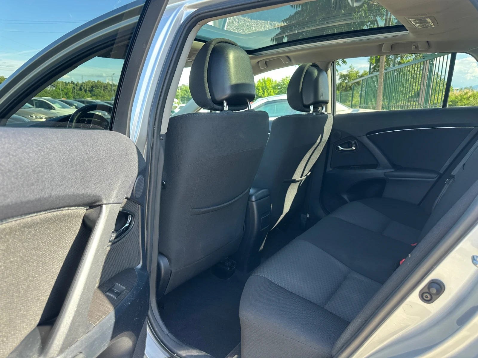 Toyota Avensis 2.0-Buisness-Edition+ CarPlay+ КАМЕРА-1Г-Гаранция, снимка 14 - Автомобили и джипове - 55228982