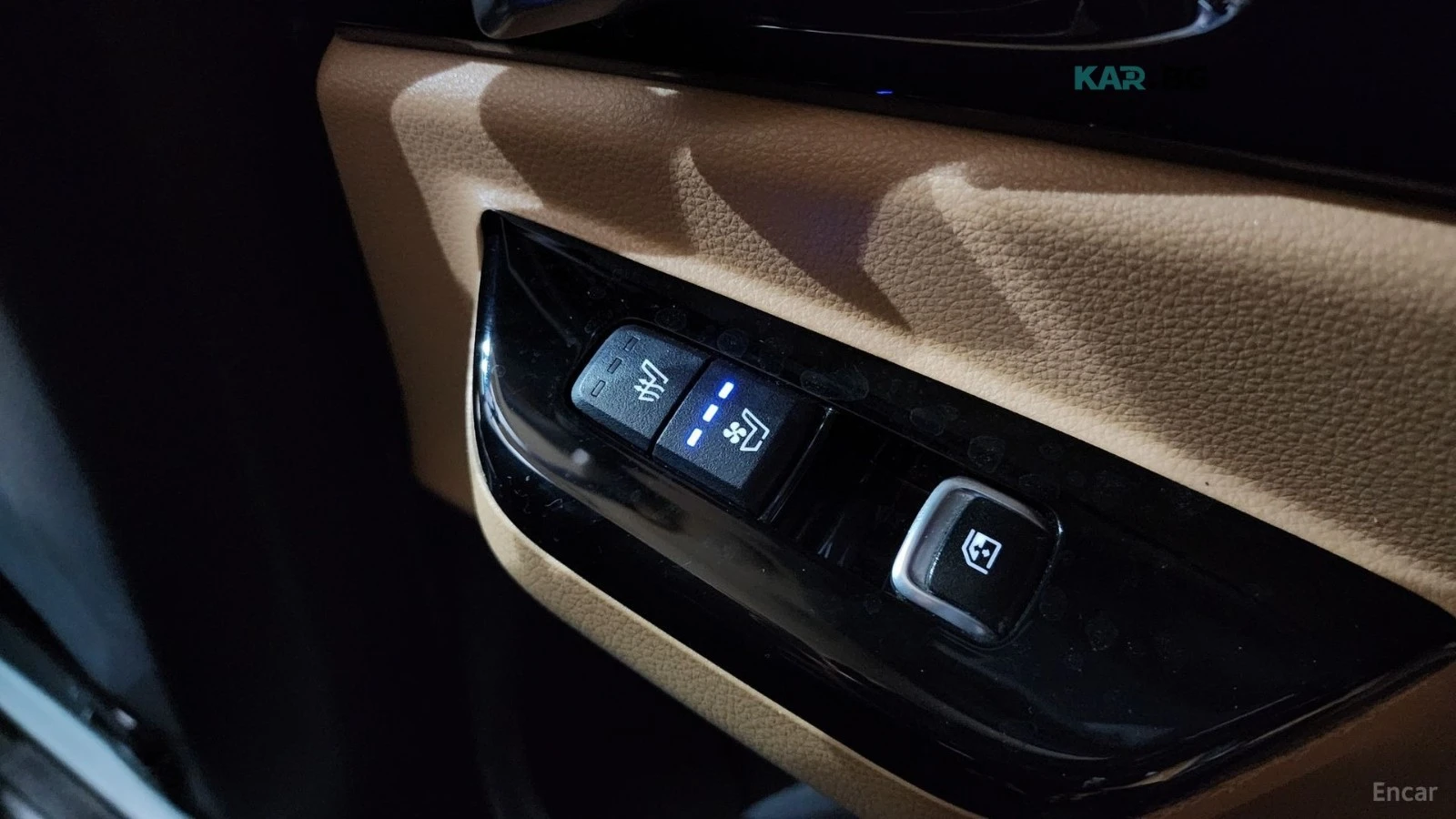Kia Carnival 3.5* SIGNATURE* КОЖА* ПОДГРЕВ* ОБДУХВАНЕ* 360* , снимка 17 - Автомобили и джипове - 55261394
