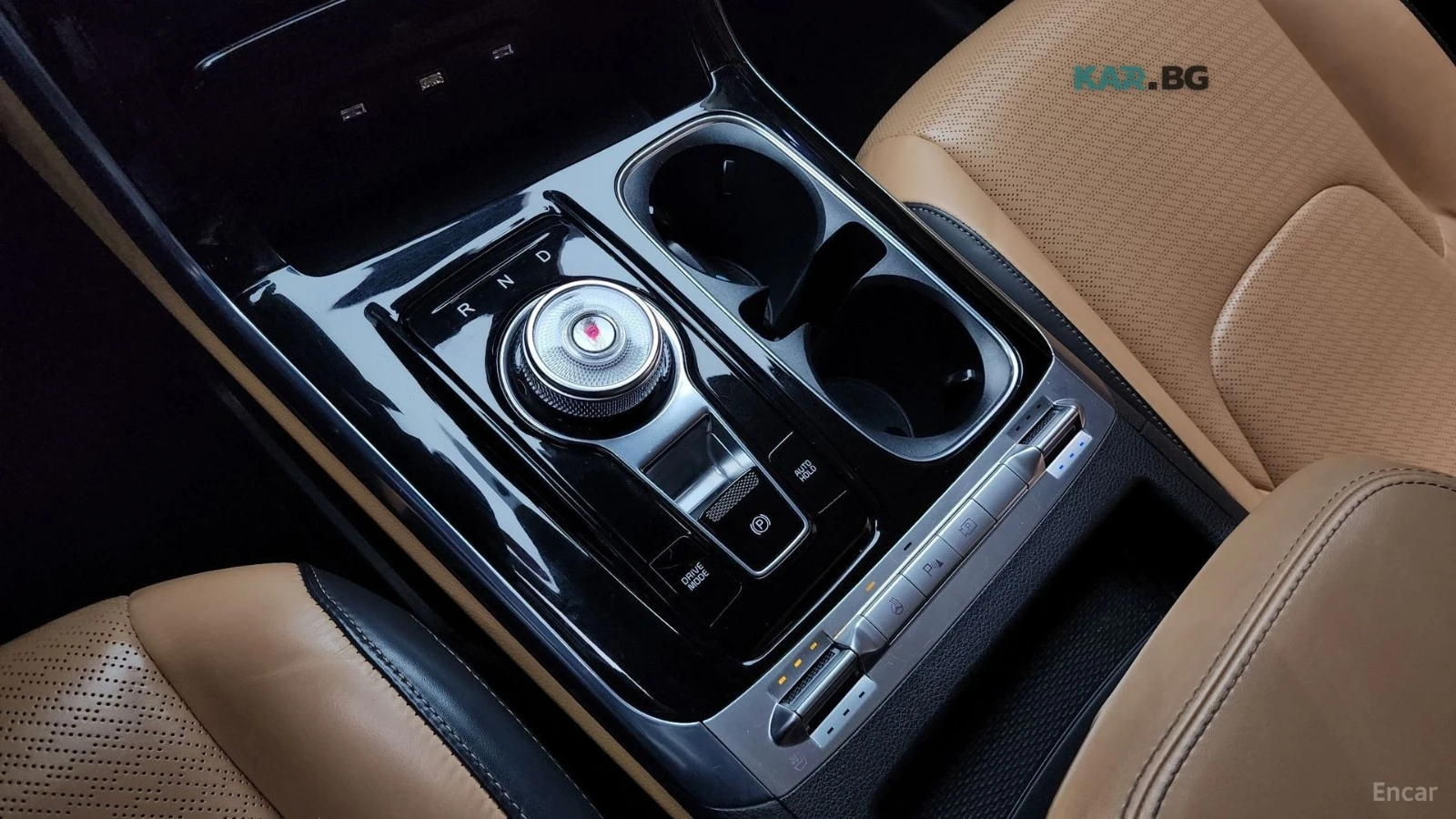 Kia Carnival 3.5* SIGNATURE* КОЖА* ПОДГРЕВ* ОБДУХВАНЕ* 360* , снимка 9 - Автомобили и джипове - 55261394