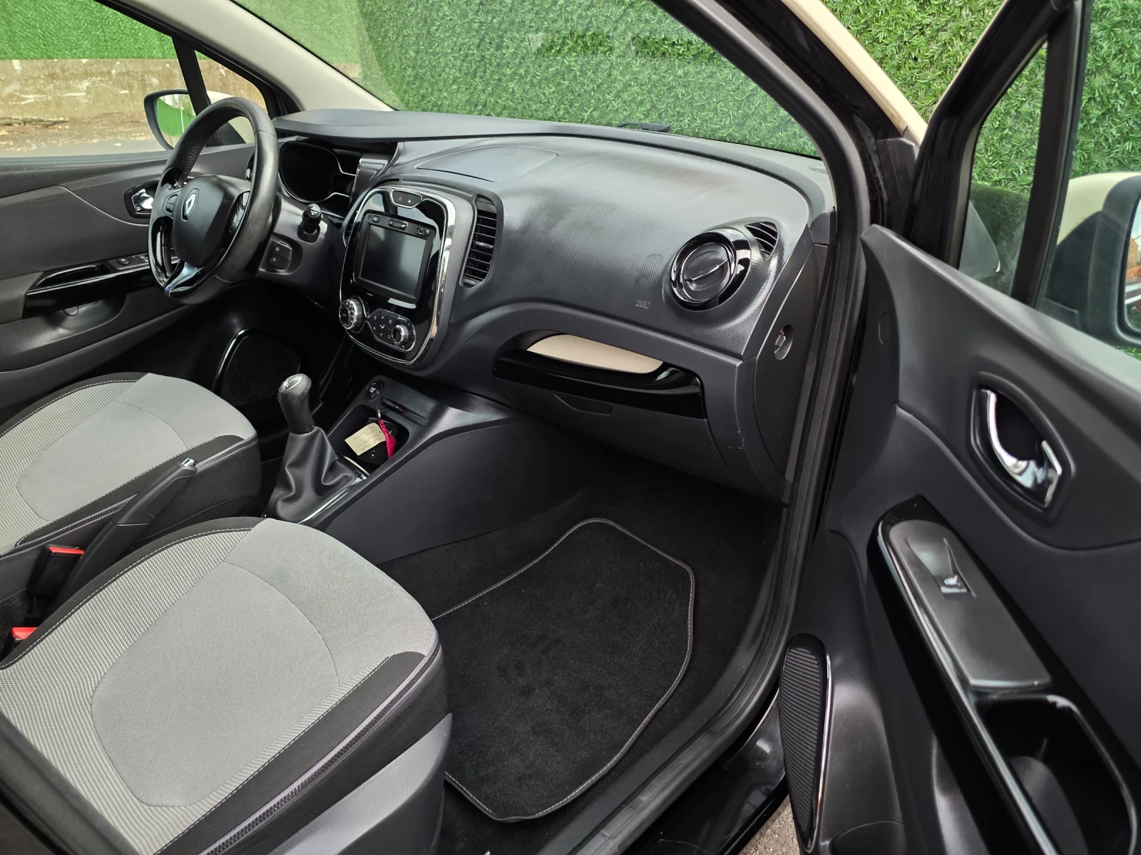 Renault Captur 1.5 dci navi, снимка 9 - Автомобили и джипове - 56202775