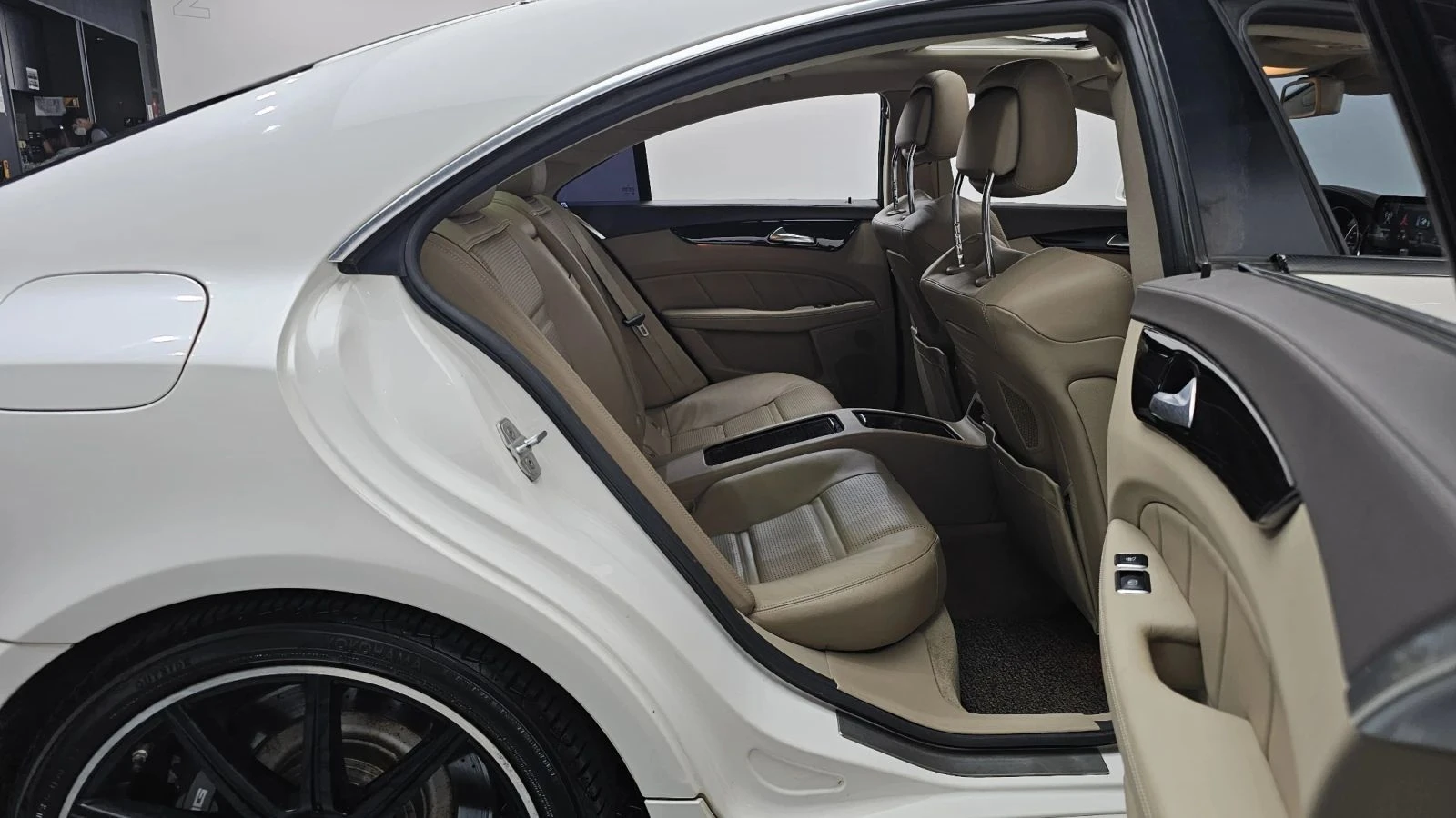 Mercedes-Benz CLS 63 AMG, снимка 12 - Автомобили и джипове - 56685823