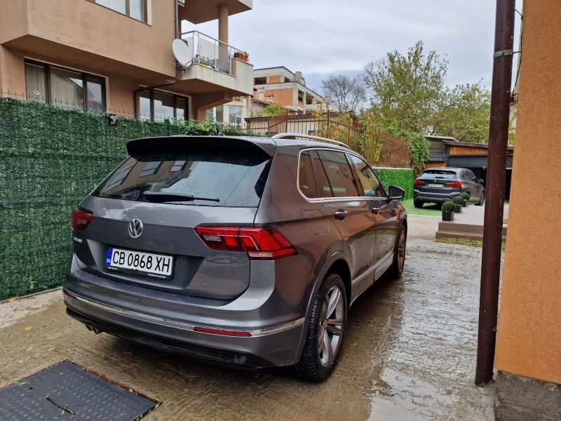 VW Tiguan R-Line/Lane Assist/Distronic/Камера, снимка 7 - Автомобили и джипове - 48597981