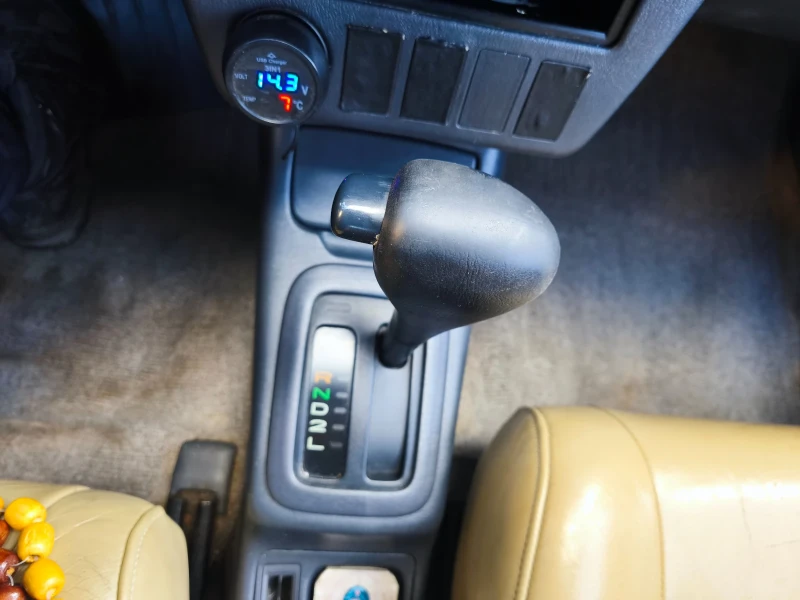 Toyota Rav4, снимка 16 - Автомобили и джипове - 52919932