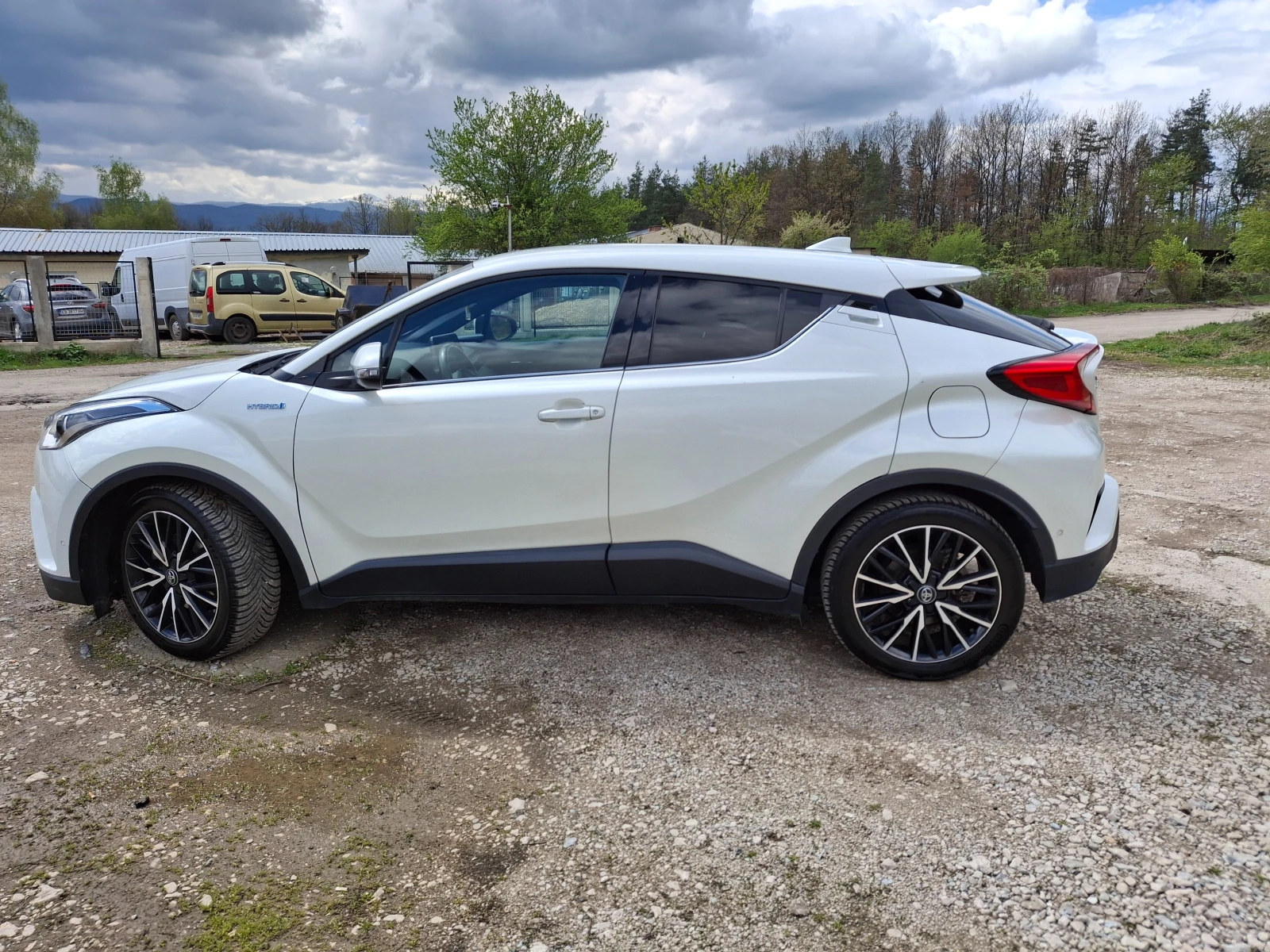 Toyota C-HR Luxury FULL - изображение 9