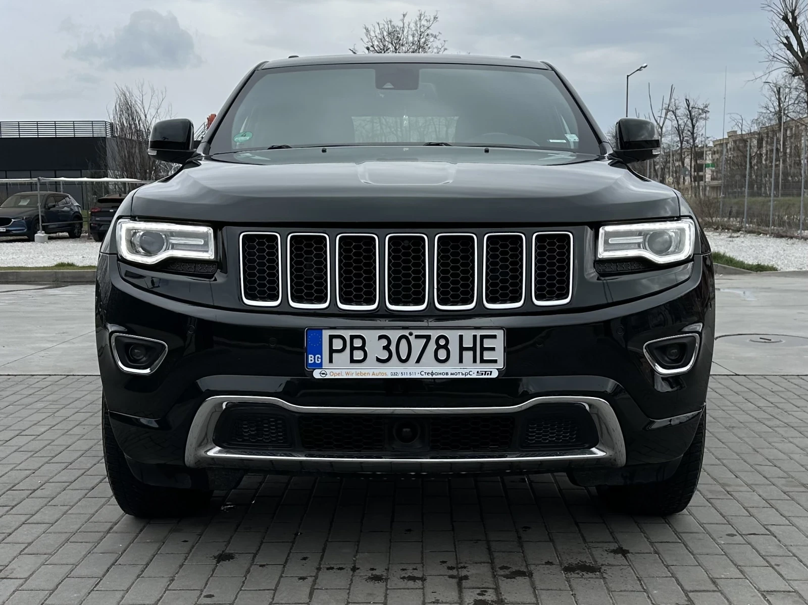 Jeep Grand cherokee Overland. CarPlay. Distronic -цвят котешко око