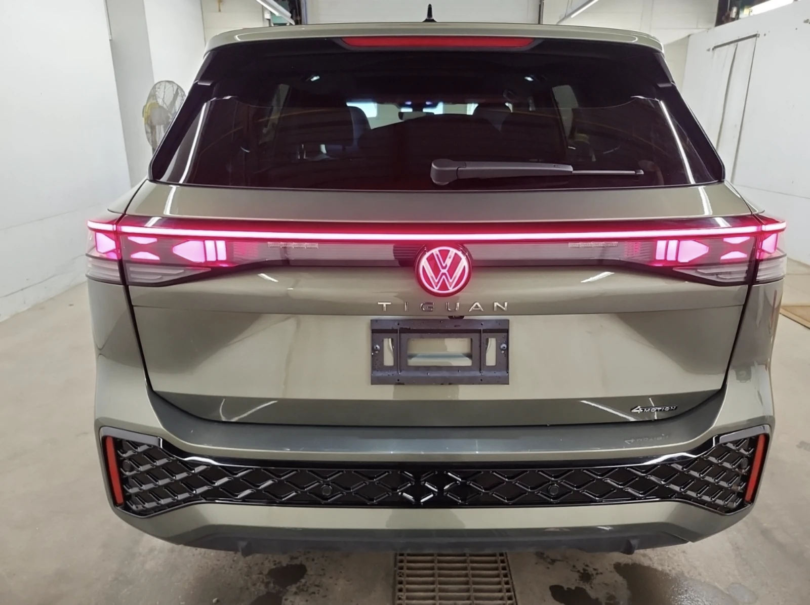 VW Tiguan 2025 Volkswagen Tiguan Highline R-Line, снимка 5 - Автомобили и джипове - 55089312