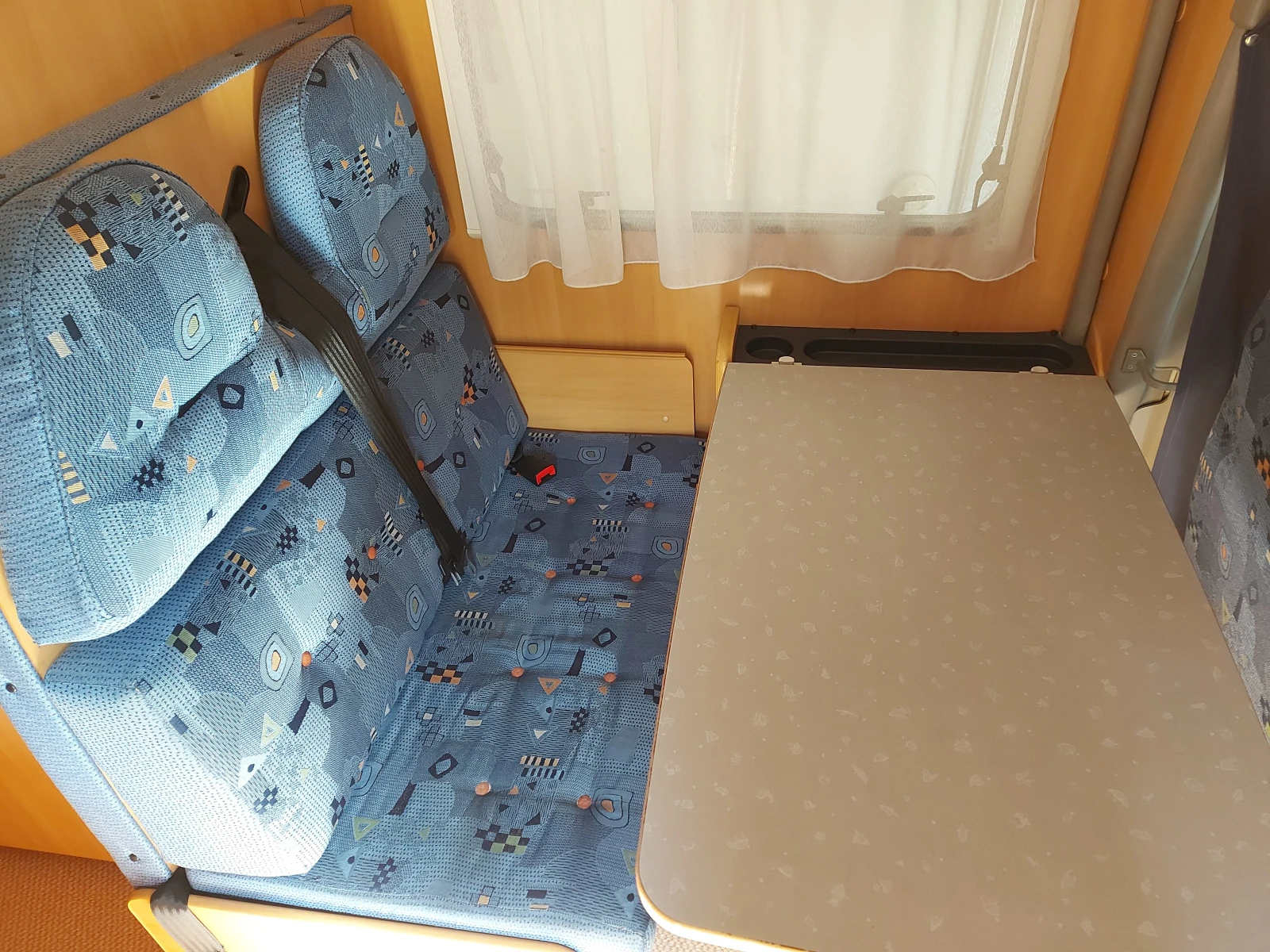 Кемпер Dethleffs Globetrotter / ALDE / двуетажно легло, снимка 14 - Каравани и кемпери - 53814447