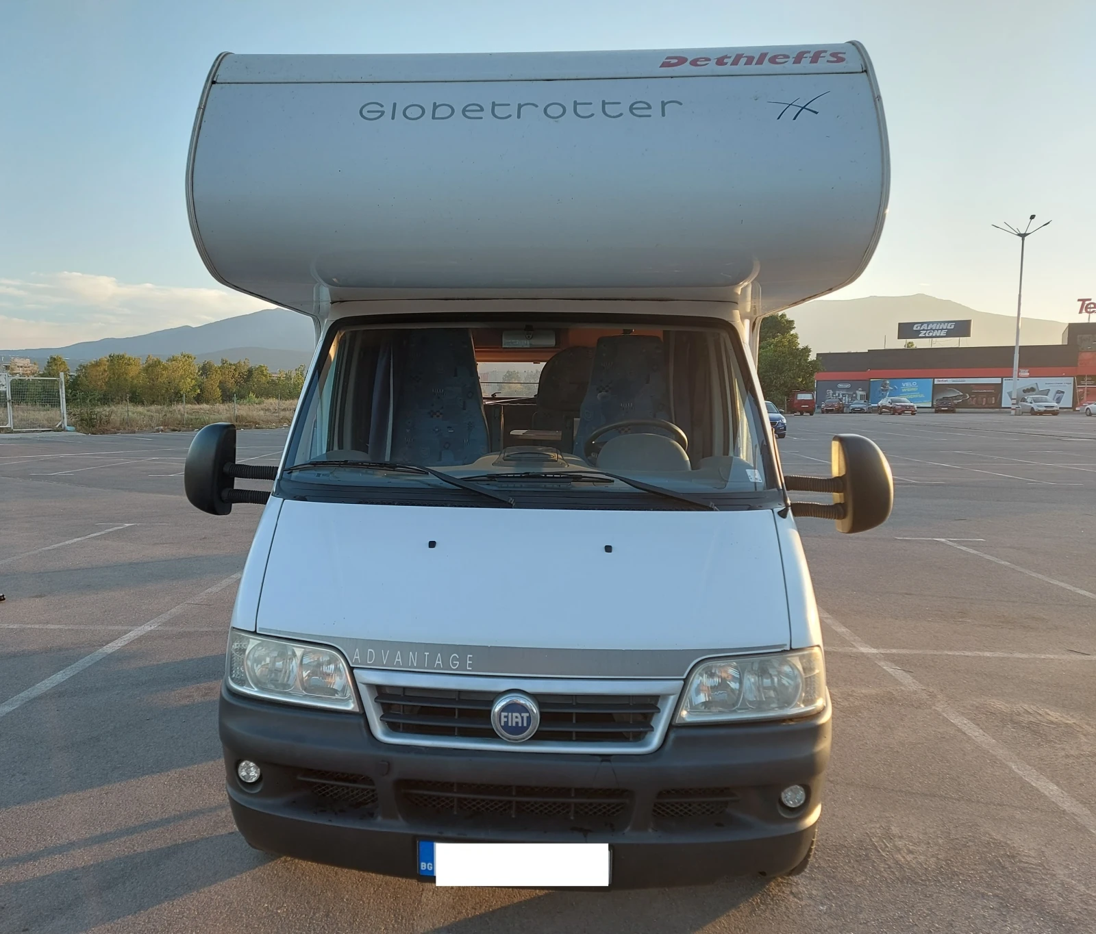 Кемпер Dethleffs Globetrotter / ALDE / двуетажно легло, снимка 2 - Каравани и кемпери - 53814447