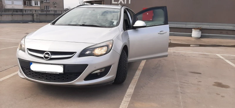 Opel Astra 1.6 CDTI НАПЪЛНО ОБСЛУЖЕНА, снимка 1 - Автомобили и джипове - 49302271