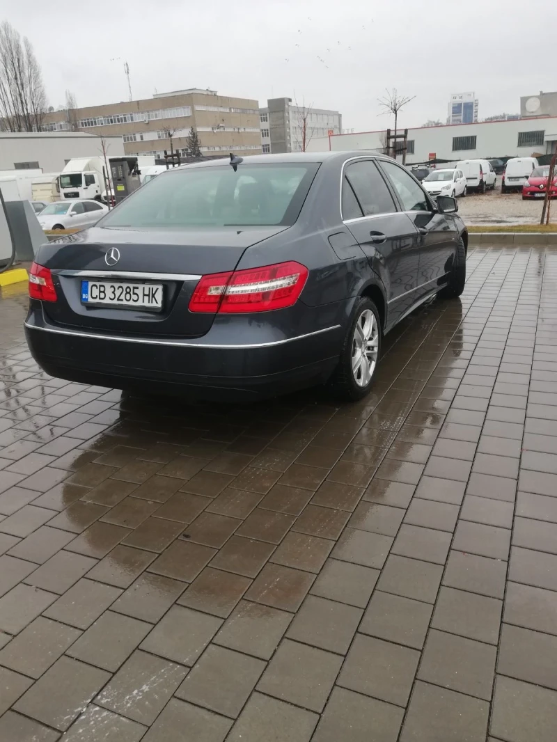 Mercedes-Benz E 220, снимка 3 - Автомобили и джипове - 49332885