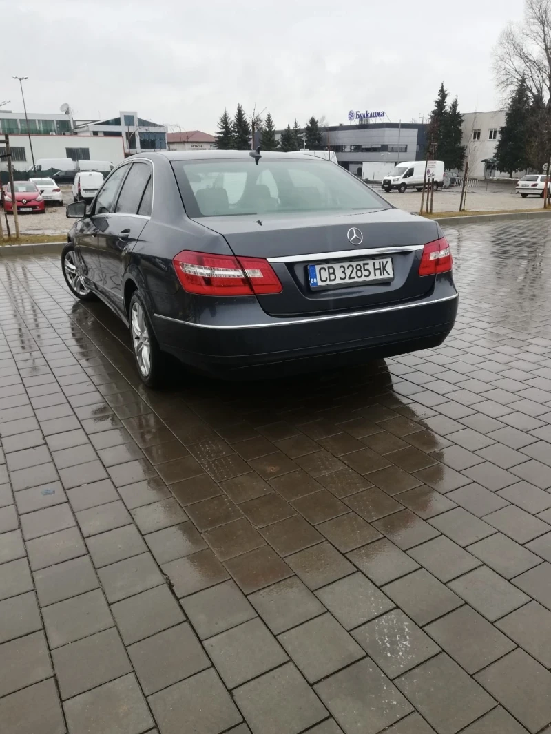 Mercedes-Benz E 220, снимка 2 - Автомобили и джипове - 49332885