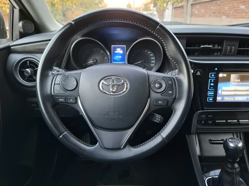 Toyota Auris, снимка 13 - Автомобили и джипове - 52338713