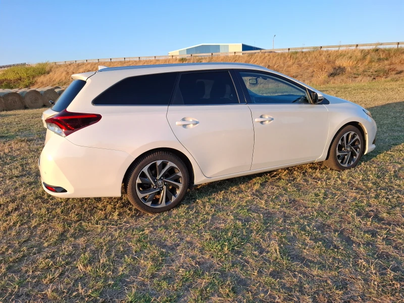 Toyota Auris, снимка 6 - Автомобили и джипове - 52338713