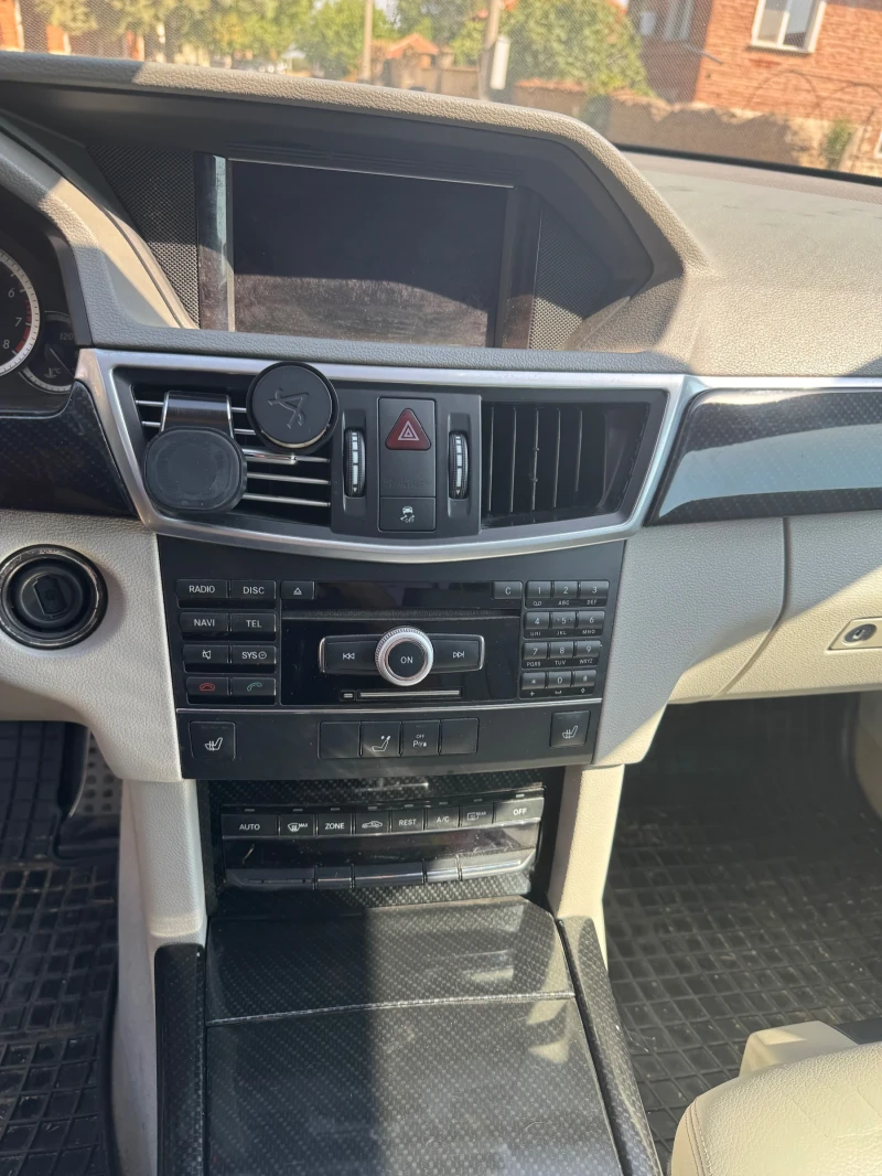Mercedes-Benz E 350, снимка 15 - Автомобили и джипове - 52482343