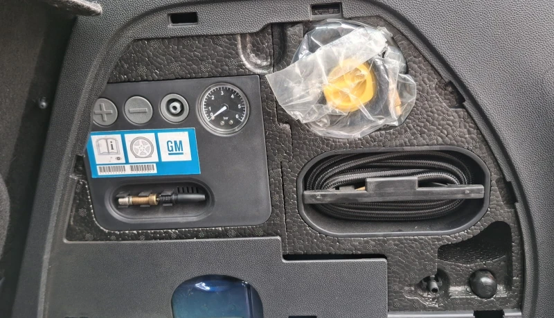 Opel Corsa Selection 110 Jahre 1.0i 60PS, снимка 14 - Автомобили и джипове - 51619781