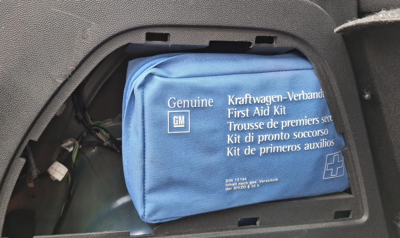 Opel Corsa Selection 110 Jahre 1.0i 60PS, снимка 15 - Автомобили и джипове - 51619781