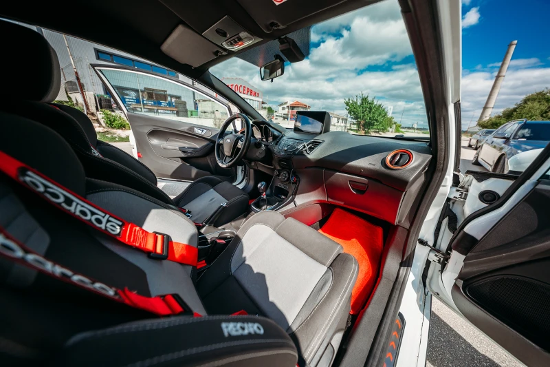 Ford Fiesta ST , снимка 12 - Автомобили и джипове - 52493627
