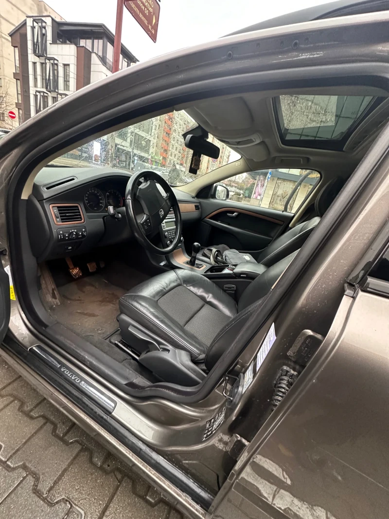 Volvo V70, снимка 3 - Автомобили и джипове - 52592740