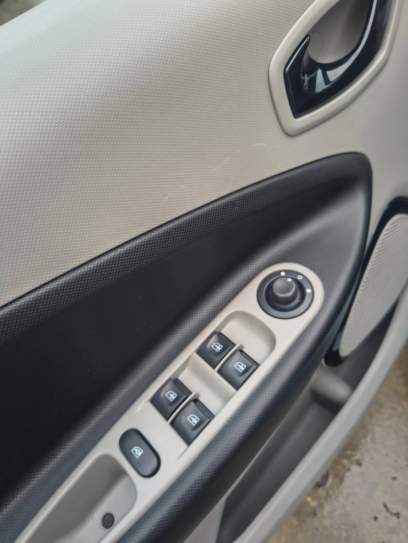 Renault Zoe 22 kWh, снимка 6 - Автомобили и джипове - 53290865