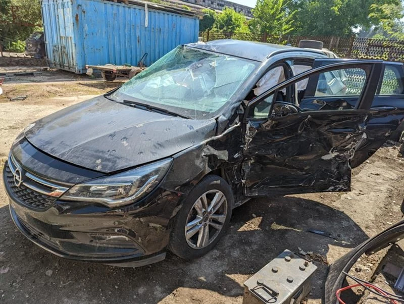 Opel Astra 1.6cdti, снимка 5 - Автомобили и джипове - 48793280