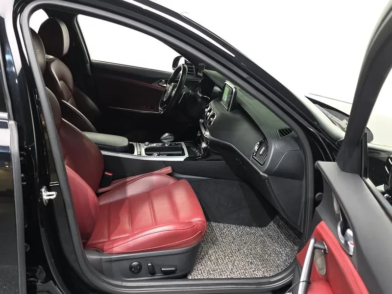 Kia Stinger 3.3 2WD GT - САМО 30% АВАНС , снимка 11 - Автомобили и джипове - 55888081