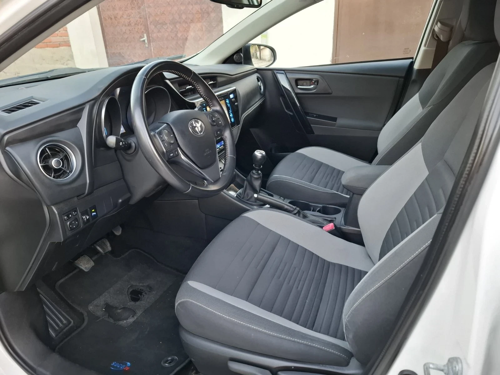 Toyota Auris | Mobile.bg � ����������� 15