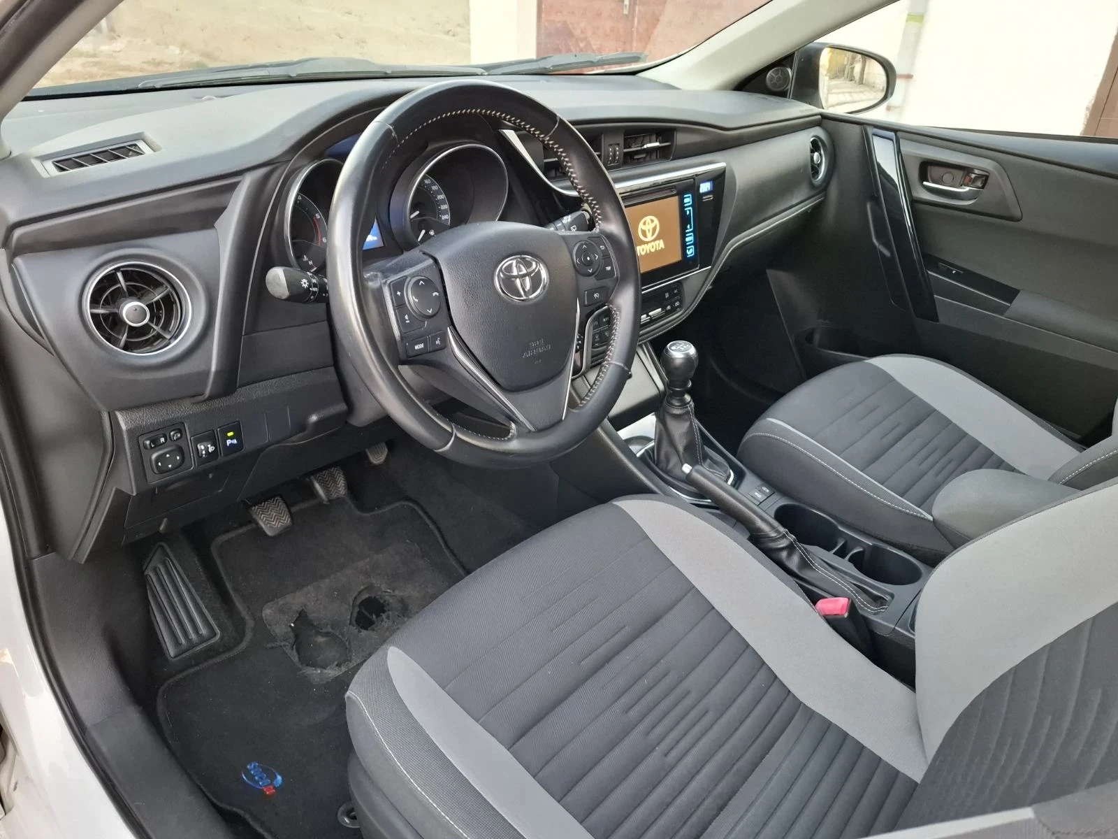 Toyota Auris  - изображение 9