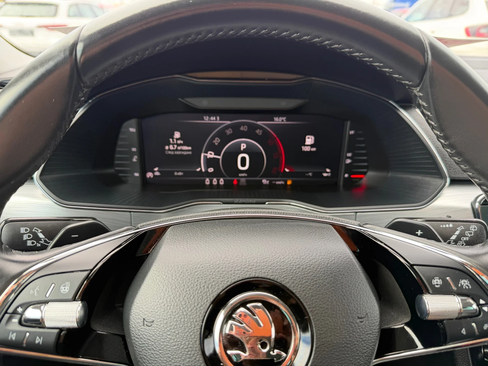 Skoda Superb 2.0 TDI, снимка 16 - Автомобили и джипове - 52723512