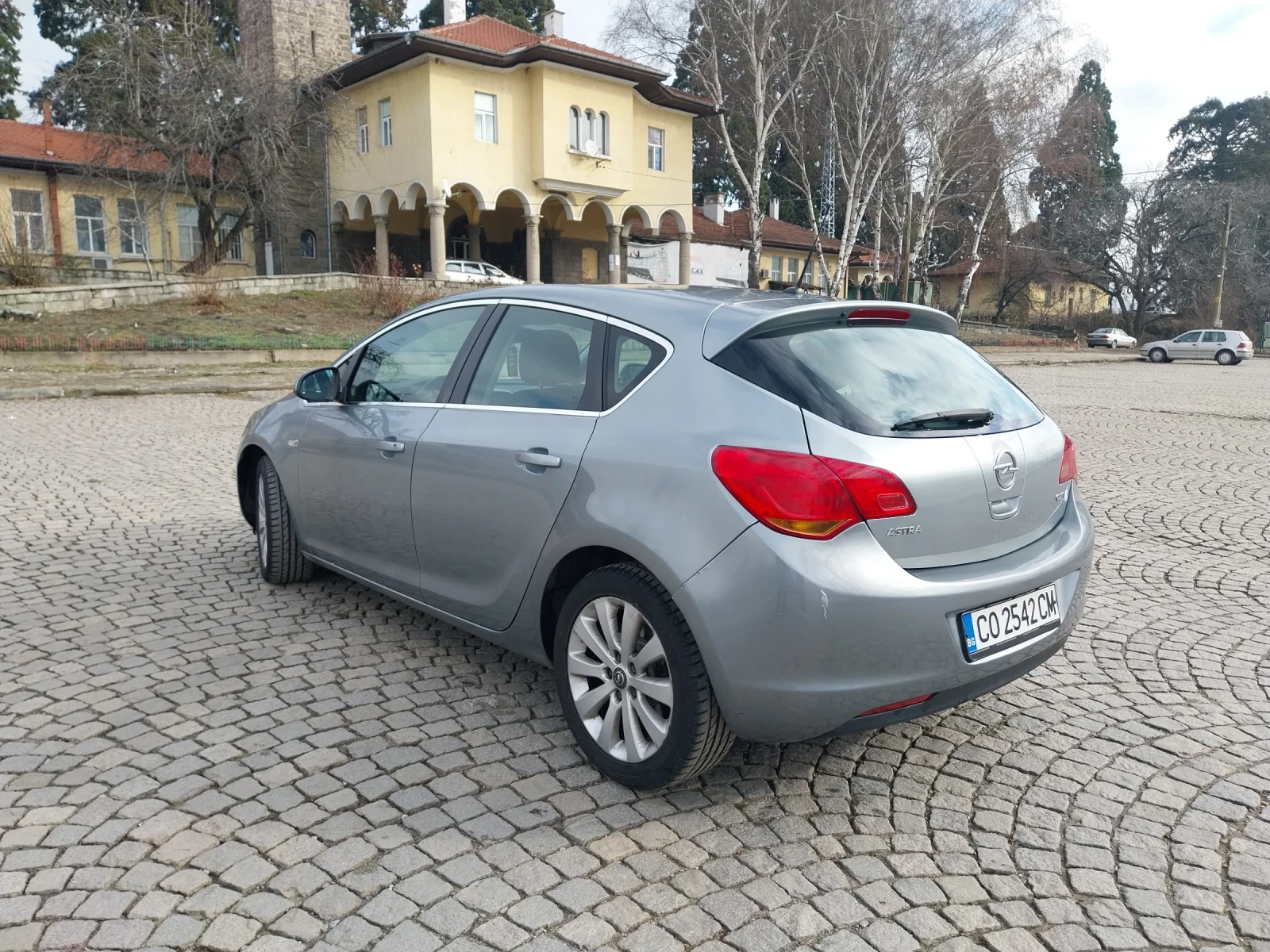 Opel Astra Opela Astra J 1.7 CDTI - изображение 8