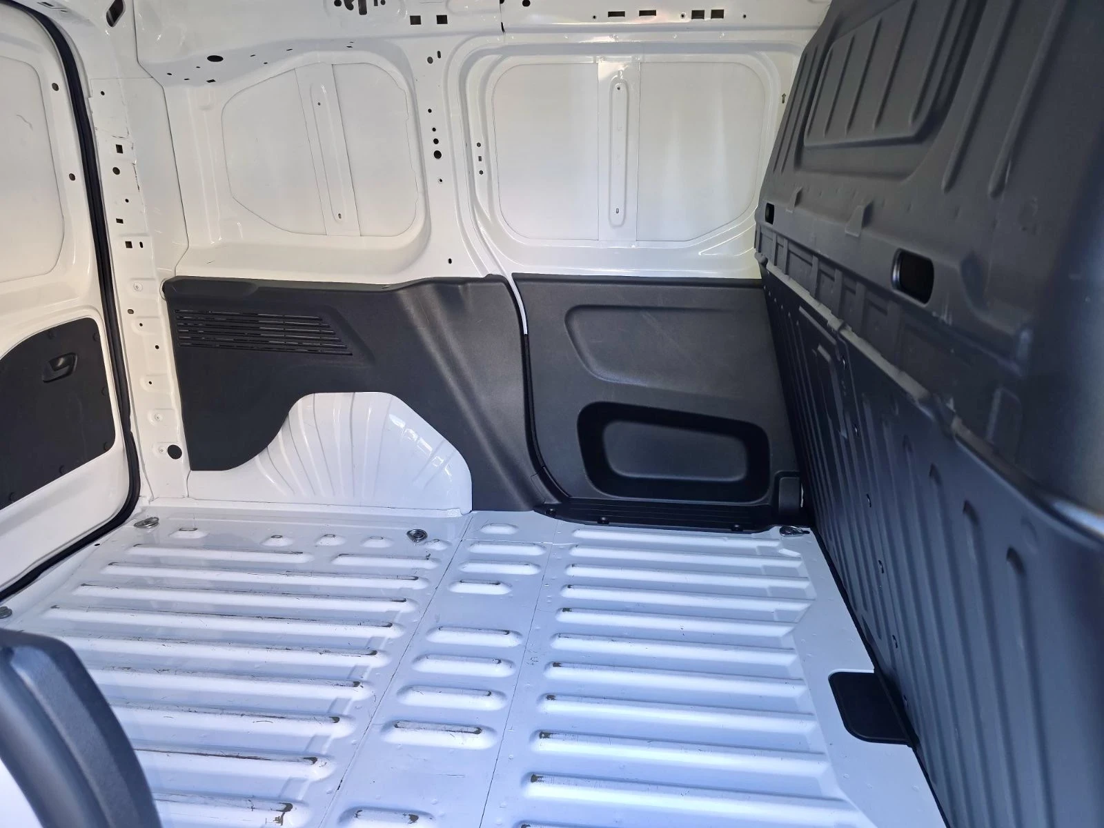 Citroen Berlingo ELECTRIC 50kW, снимка 8 - Автомобили и джипове - 54296581