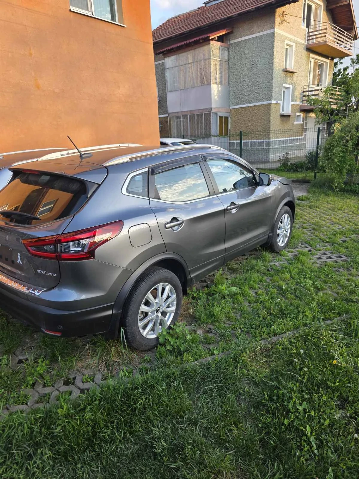 Nissan Qashqai 2.0 бензин , снимка 4 - Автомобили и джипове - 54436440