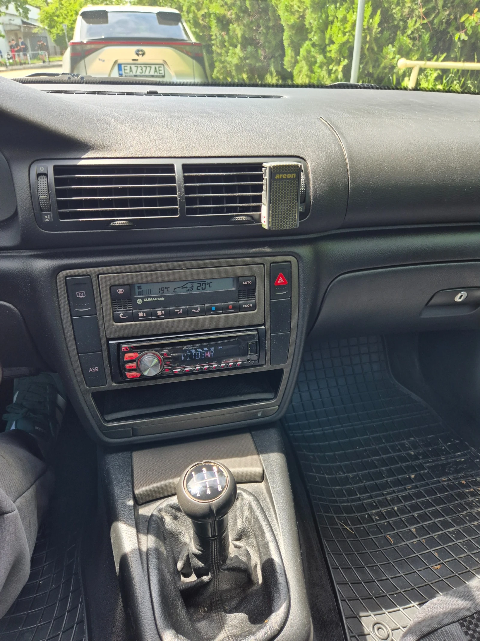 VW Passat 1.9 ТДИ!!!116КС, снимка 10 - Автомобили и джипове - 54606940