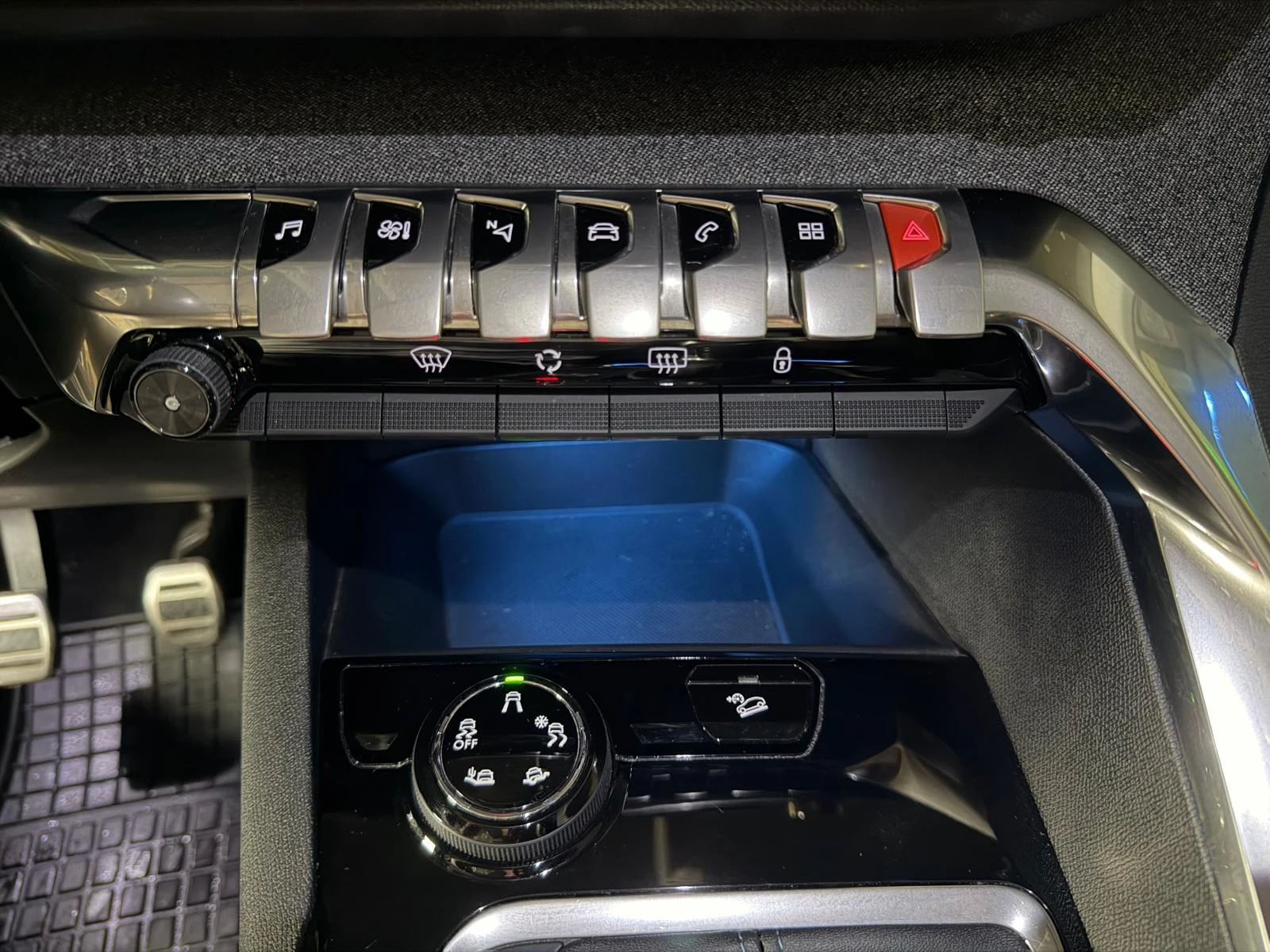 Peugeot 3008 CROSSWAY* 1.2 PURETECH* LED* 360* , снимка 11 - Автомобили и джипове - 55129855