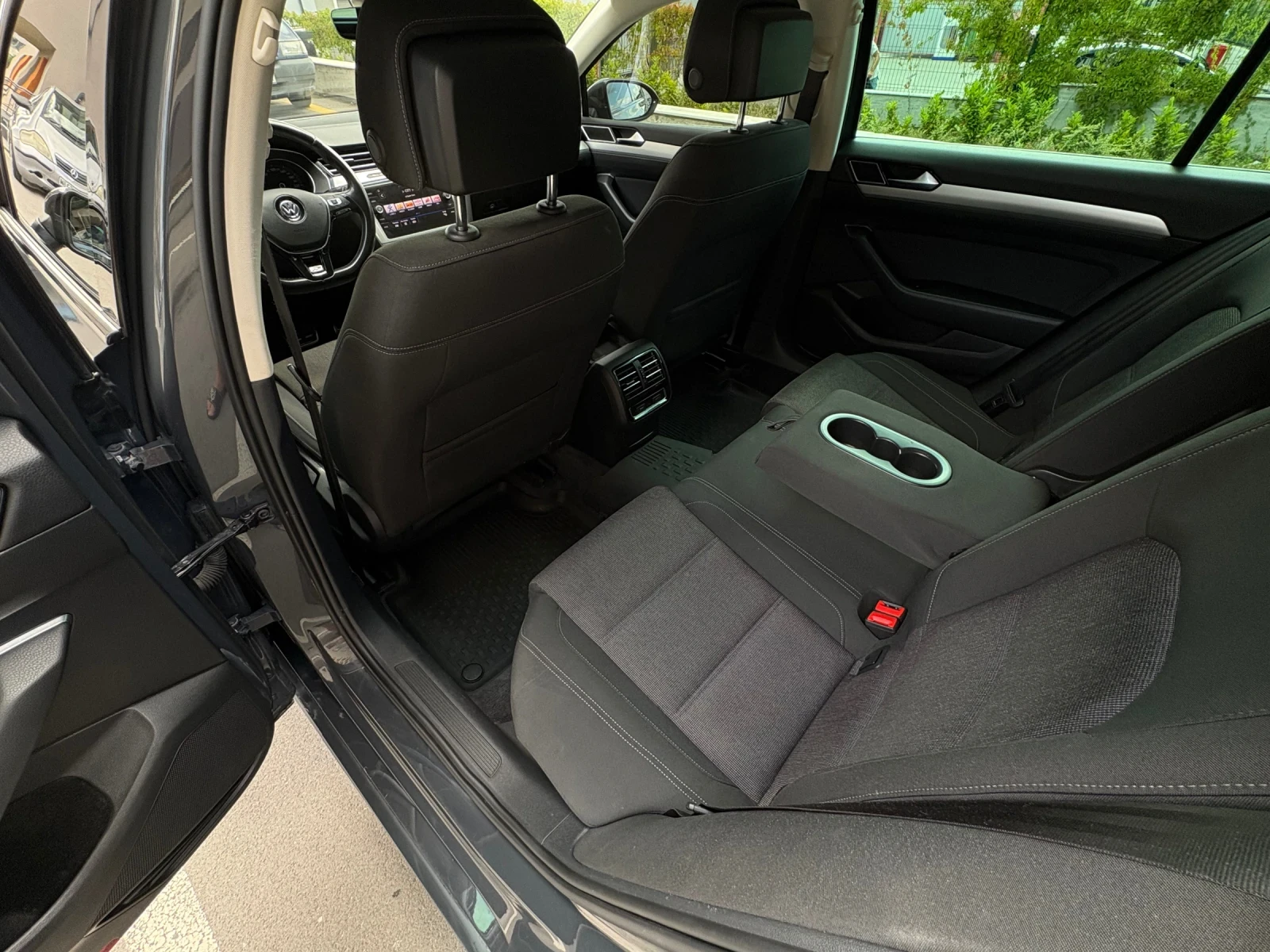 VW Passat R-Line, снимка 13 - Автомобили и джипове - 55189531