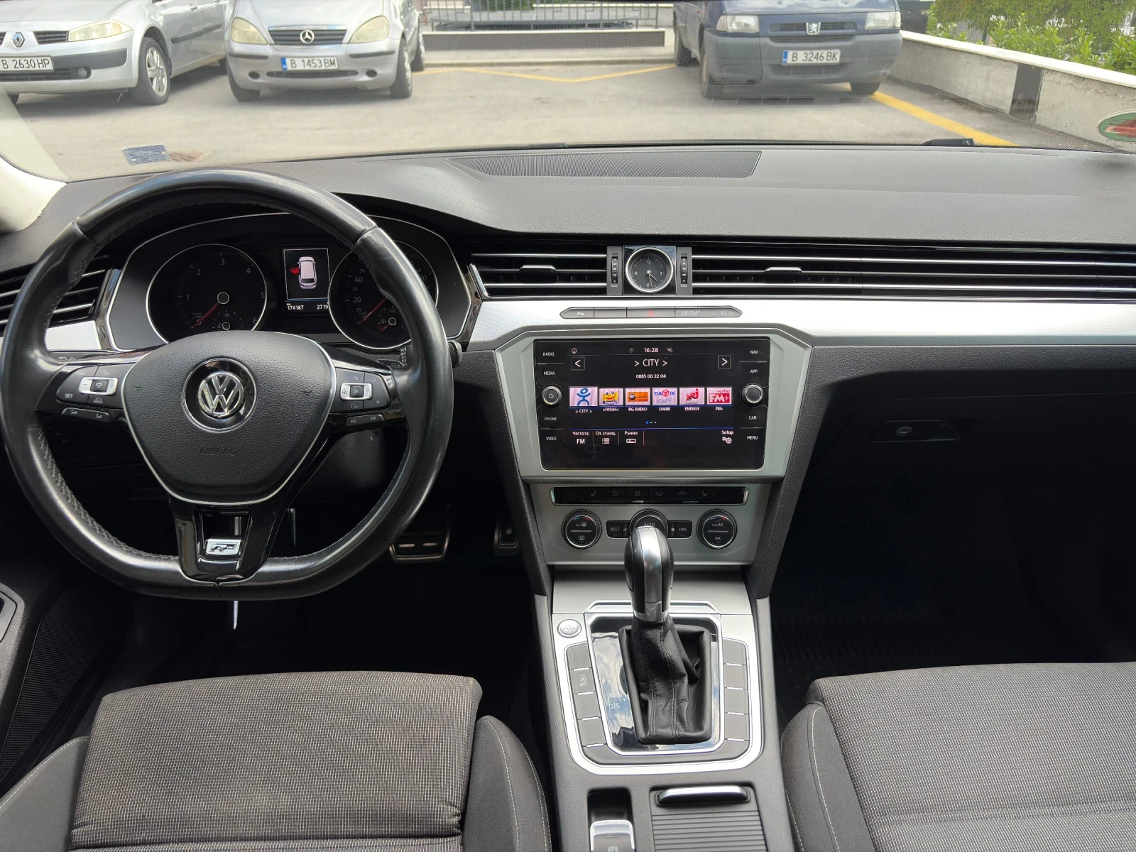 VW Passat R-Line, снимка 14 - Автомобили и джипове - 55189531