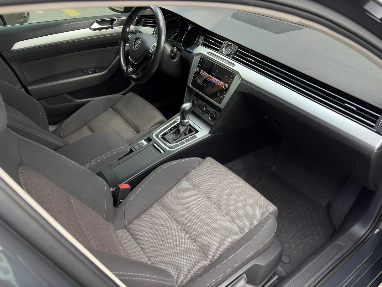 VW Passat R-Line, снимка 12 - Автомобили и джипове - 55189531