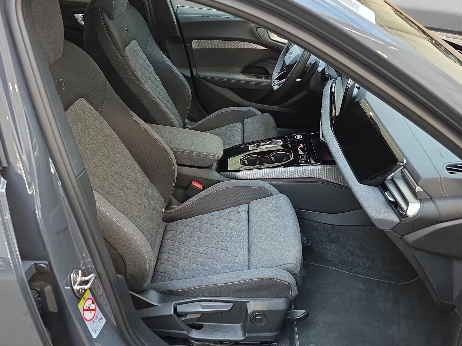 Audi A5 E-HYBRID / S-LINE / MMI DISPLAY / MATRIX / 360 / , снимка 14 - Автомобили и джипове - 55318674