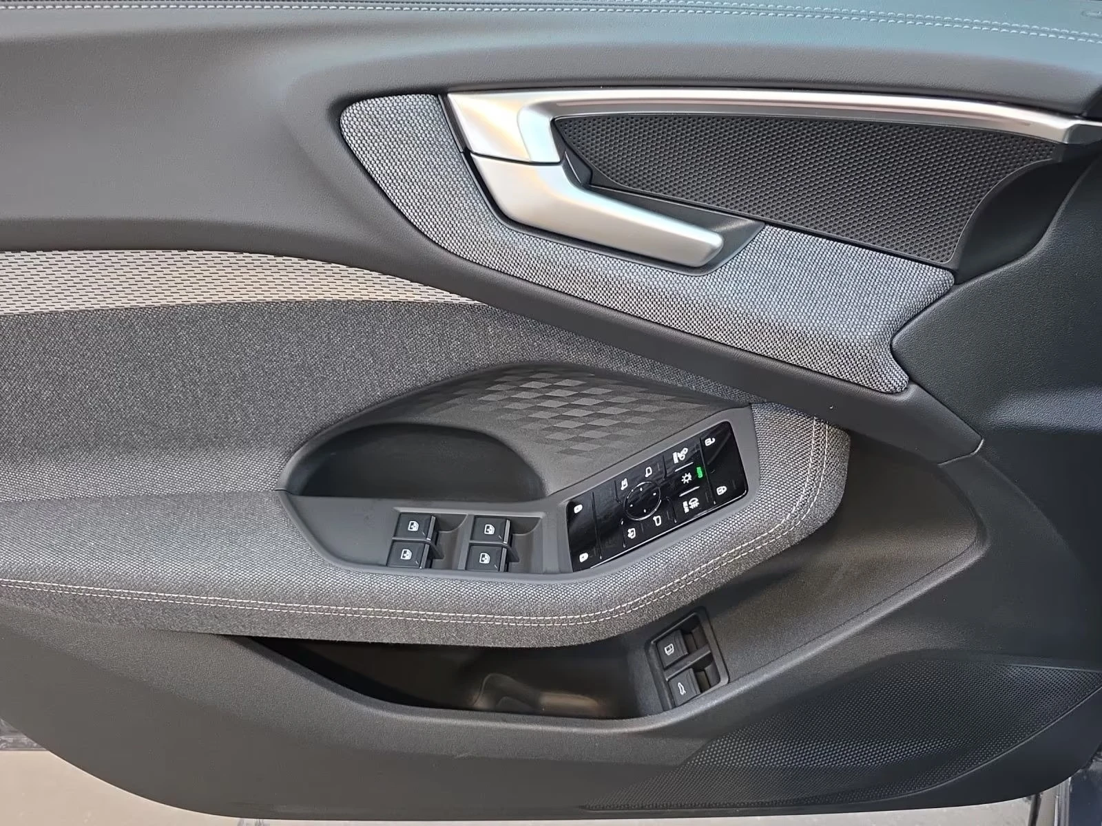 Audi A5 E-HYBRID / S-LINE / MMI DISPLAY / MATRIX / 360 / , снимка 6 - Автомобили и джипове - 55318674