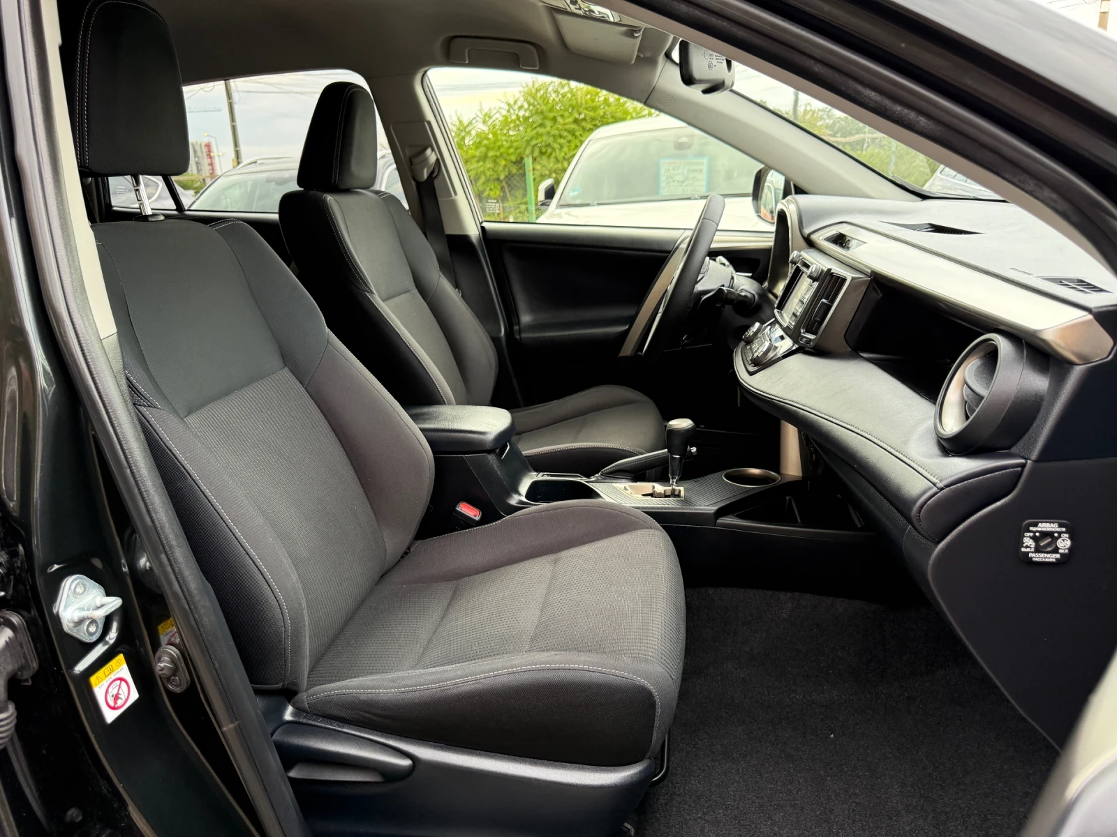 Toyota Rav4 2.0i-152КС / АВТОМАТИК / 4Х4 / NAVI / ECO / SPORT - изображение 8