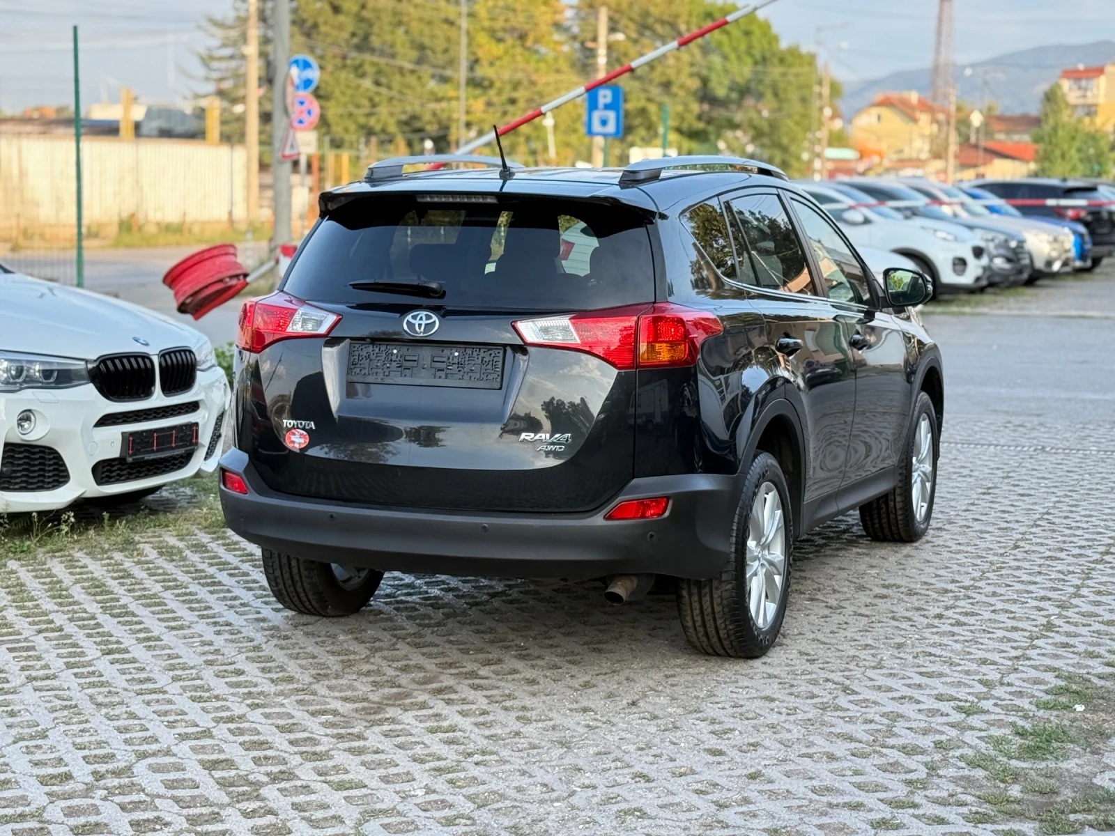 Toyota Rav4 2.0i-152КС / АВТОМАТИК / 4Х4 / NAVI / ECO / SPORT - изображение 4