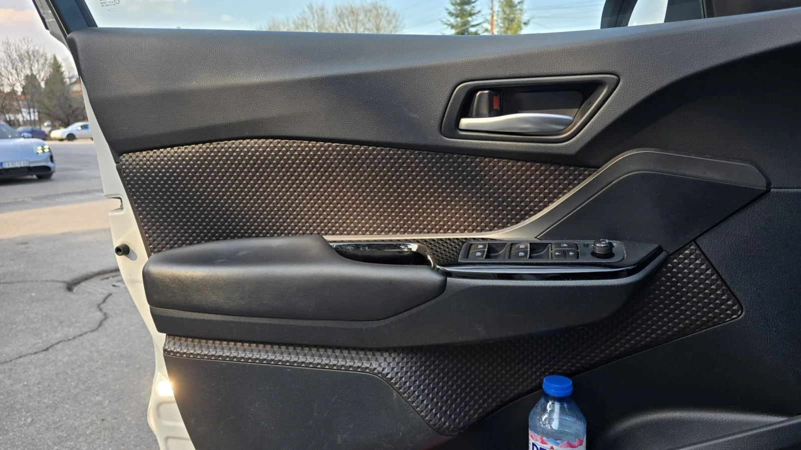 Toyota C-HR, снимка 9 - Автомобили и джипове - 53747211