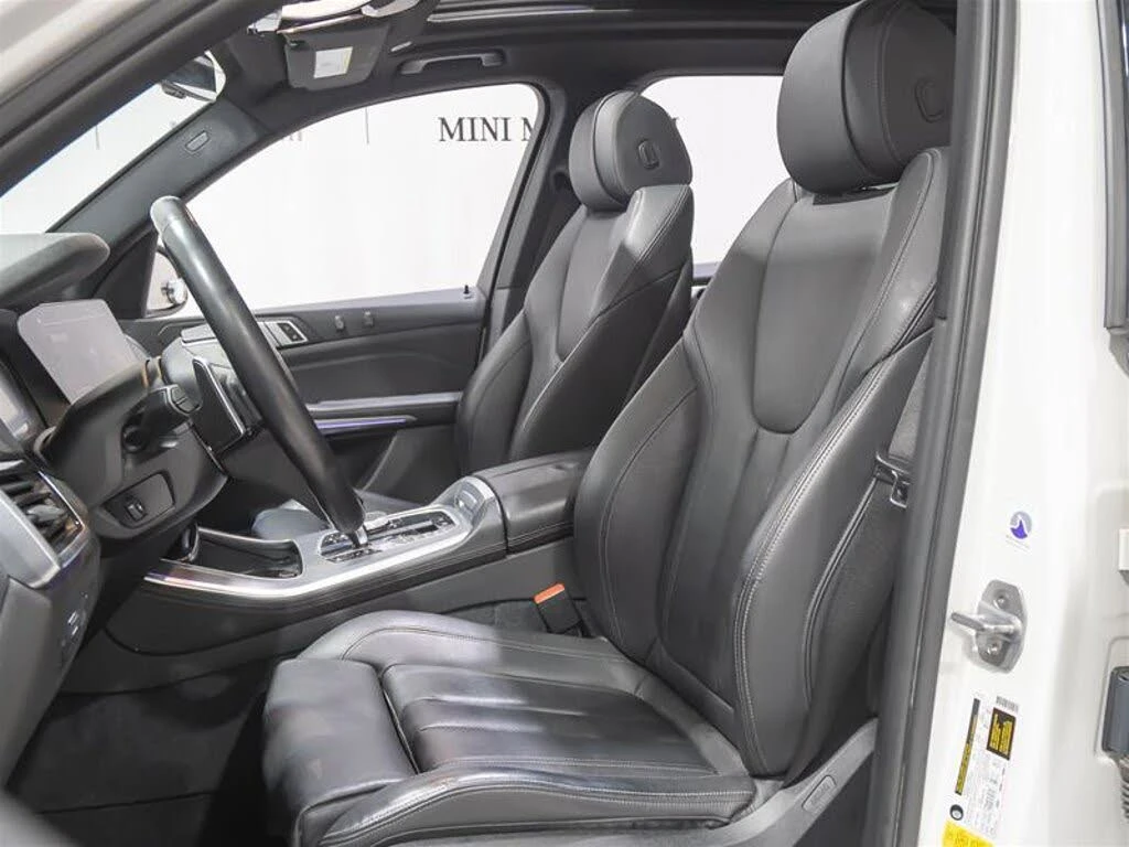 BMW X5 40i* XDRIVE* ПАНОРАМА* ПОДГРЕВ* КАМЕРА* КЕЙЛЕС, снимка 7 - Автомобили и джипове - 54217663