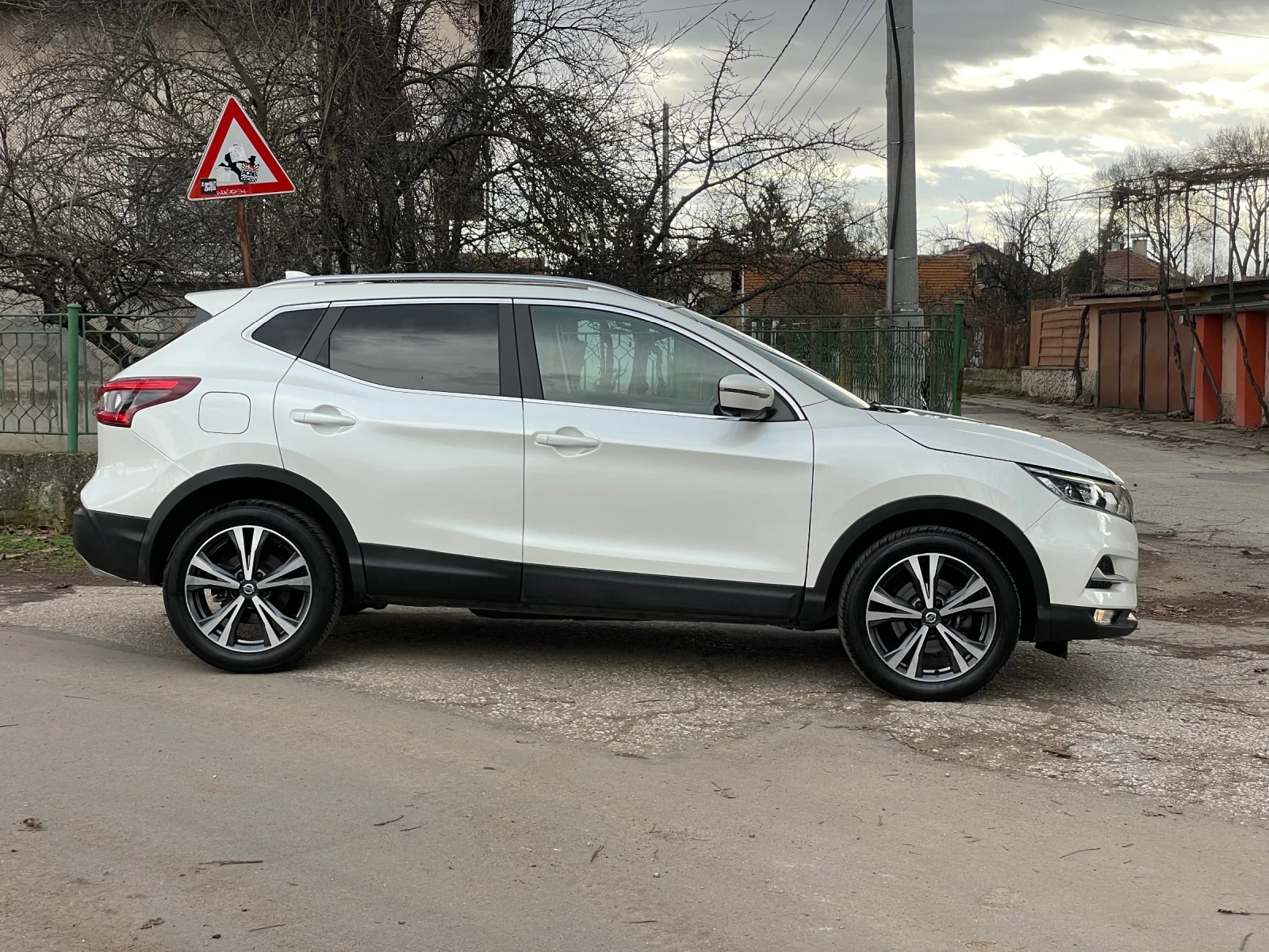 Nissan Qashqai 1.5dci* N-conecta, снимка 14 - Автомобили и джипове - 54476722
