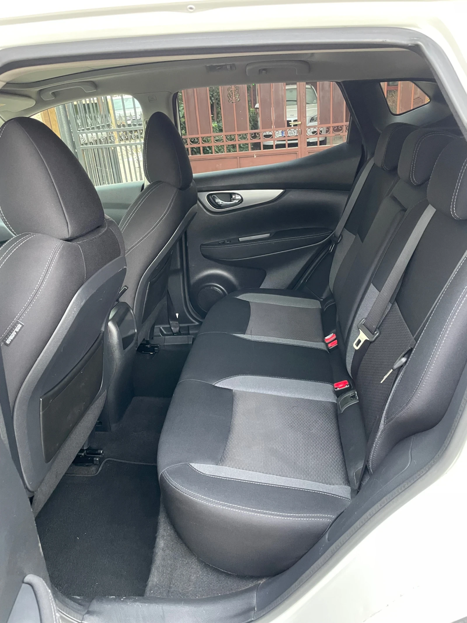 Nissan Qashqai 1.5dci* N-conecta, снимка 11 - Автомобили и джипове - 54476722