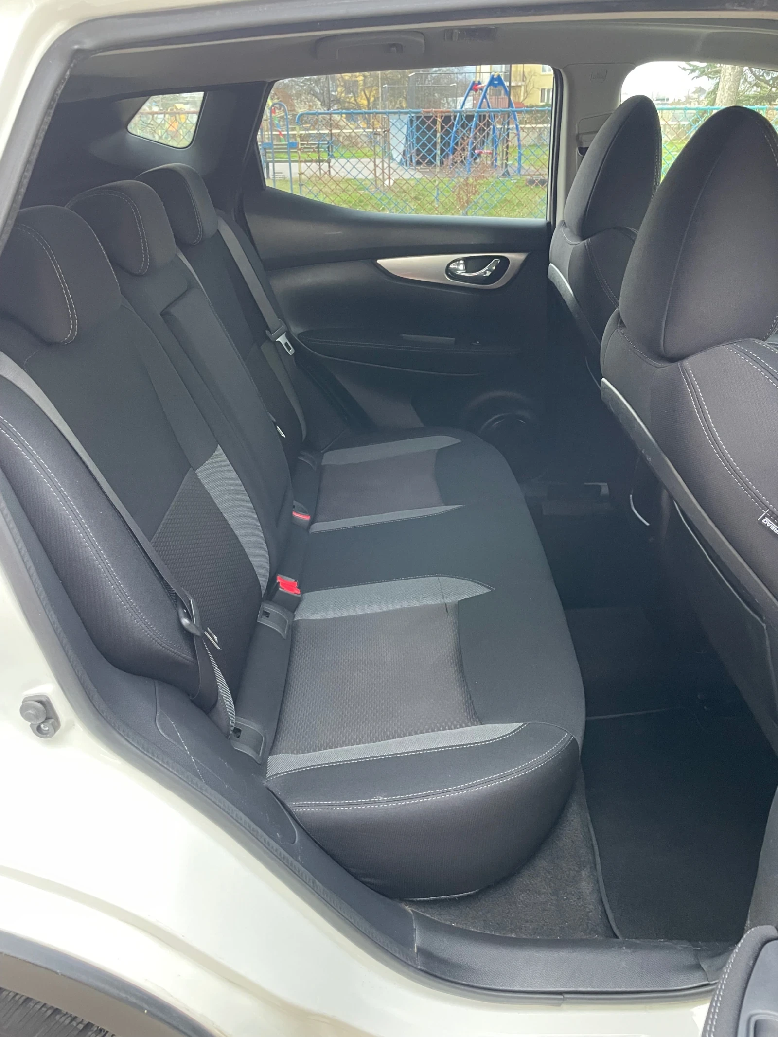 Nissan Qashqai 1.5dci* N-conecta, снимка 12 - Автомобили и джипове - 54476722