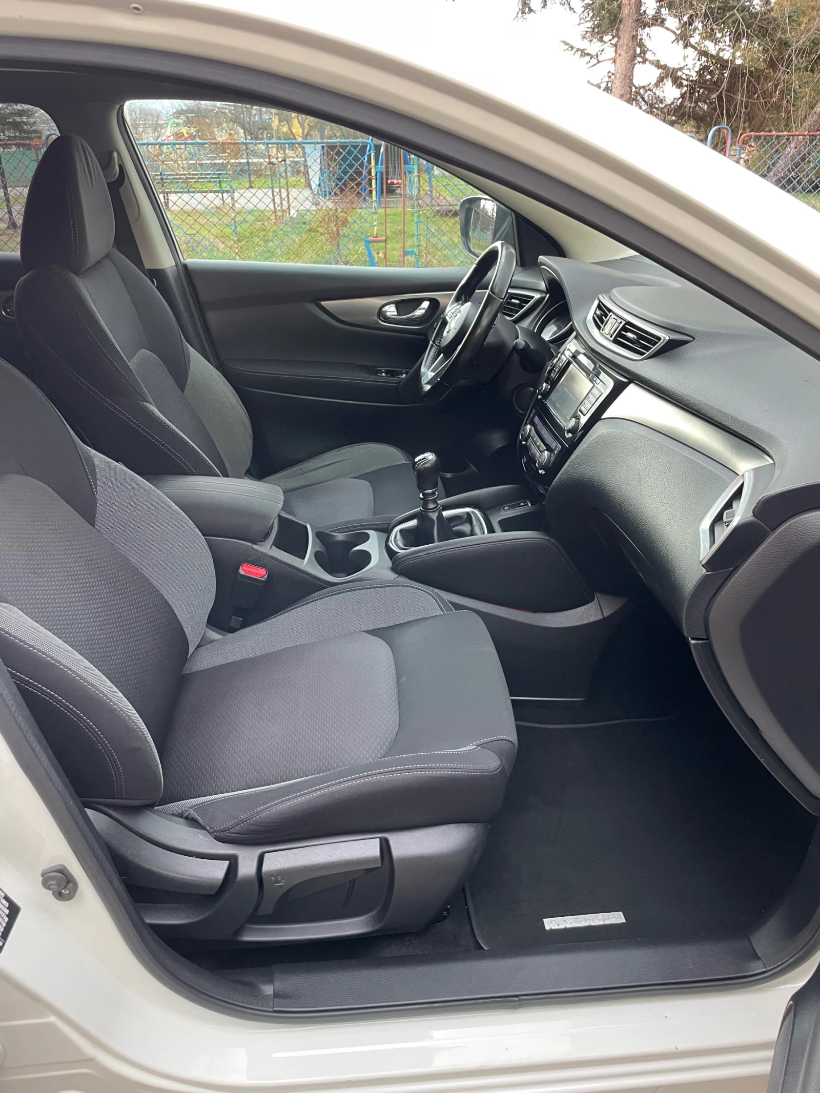 Nissan Qashqai 1.5dci* N-conecta, снимка 9 - Автомобили и джипове - 54476722