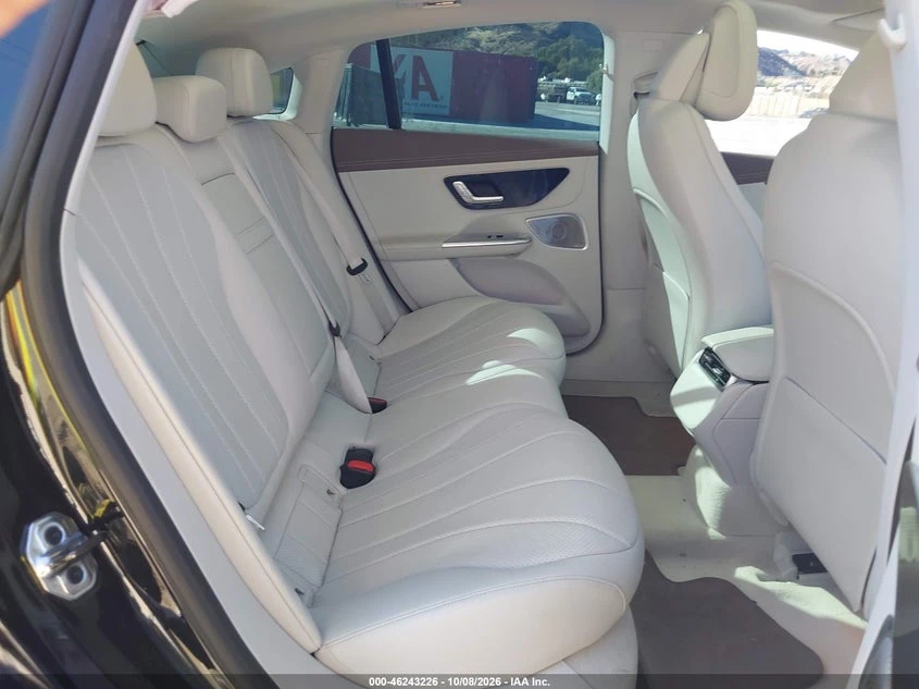Mercedes-Benz EQE 350 4Matic, снимка 8 - Автомобили и джипове - 56630231
