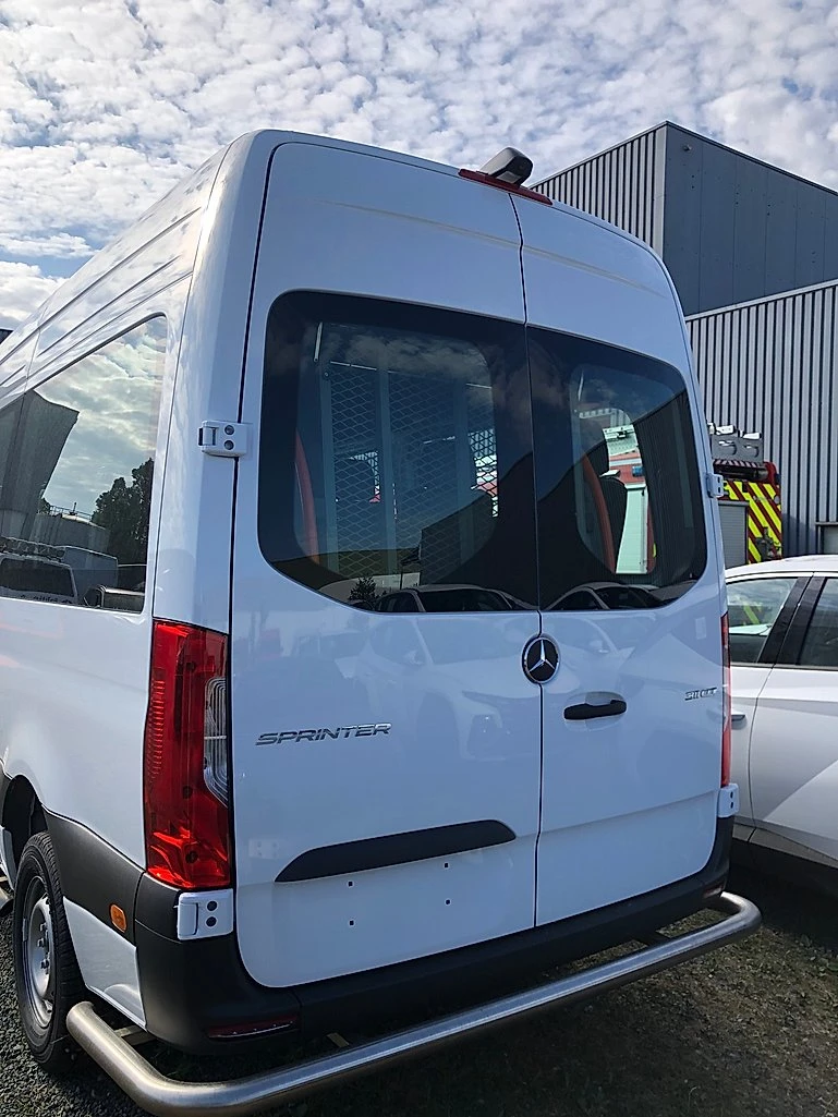 Mercedes-Benz Sprinter 311 Специализиран за хора в инвалидни колички - изображение 4